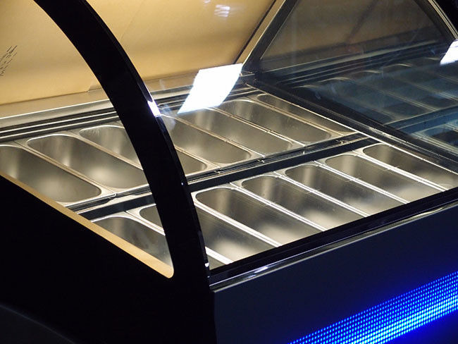 Energy-Saving Ice Cream Display Case | Frost-Free & Hygienic | Glass Door Freezer for Ice Cream Parlor/Restaurant