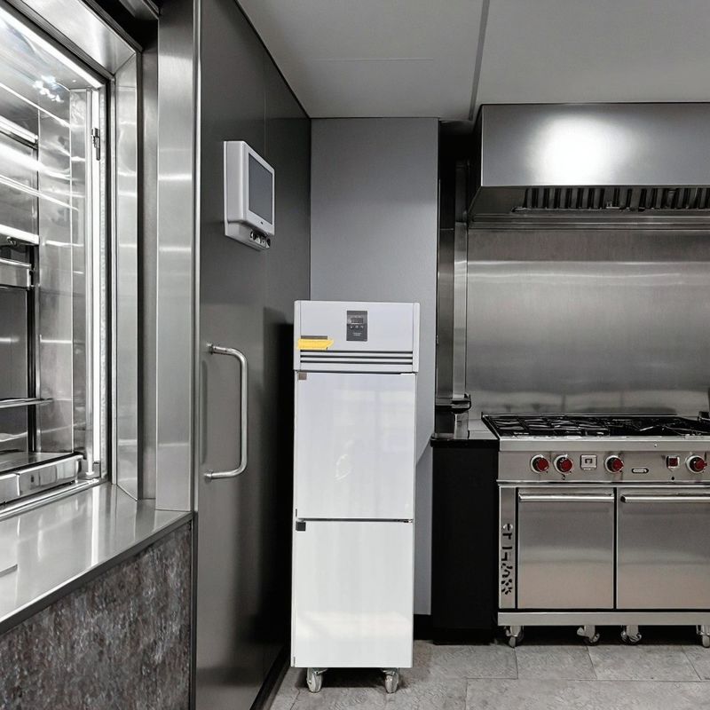 Commercial High Quality Single-Temperature Upright Freezer Refrigerator for Restaurant Fan Cooling Mode for Cold Storage