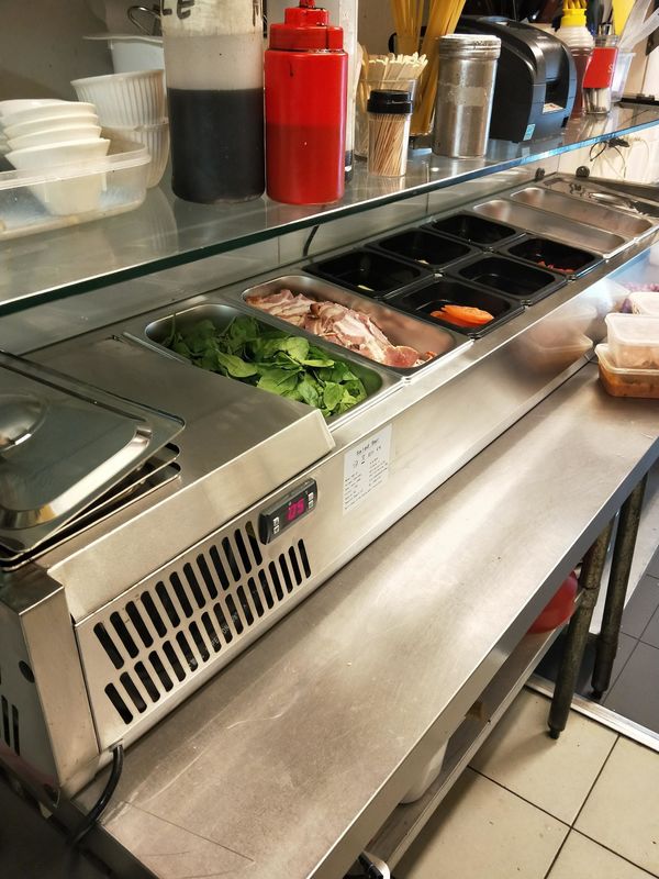 Factory Price Salad Prep Table Refrigerated Salad Under Counter Chiller Commercial Countertop Display Refrigerator